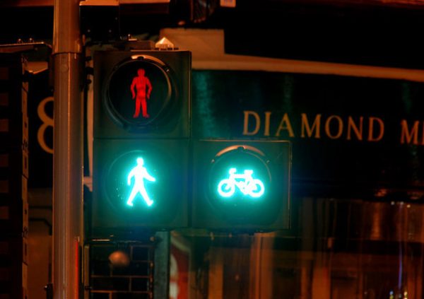Pelican-crossing_lights,_Belfast_-_geograph.org.uk_-_1537338